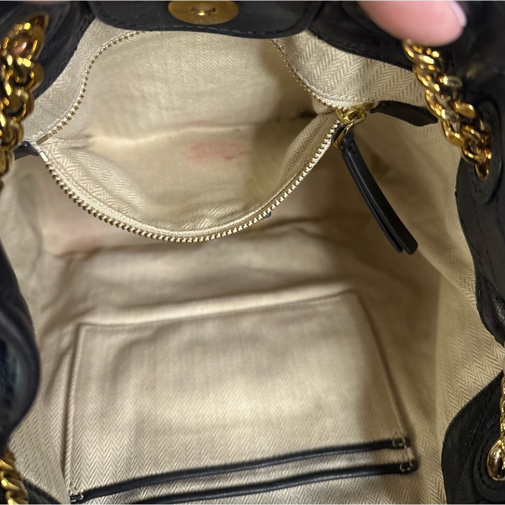 Tory Burch Kira backpack in quilted matelasse leather - Picture 15 of 17